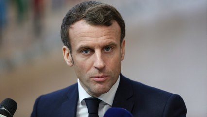 GALA VIDÉO - "Macron n’a pas d’enfants, il veut piquer les nôtres" : cette affiche qui fait polémique