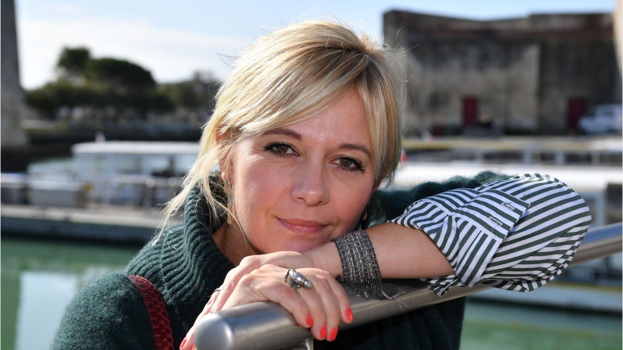 GALA VIDEO – Flavie Flament tombe le haut en vacances… Derniers jours avant la rentrée