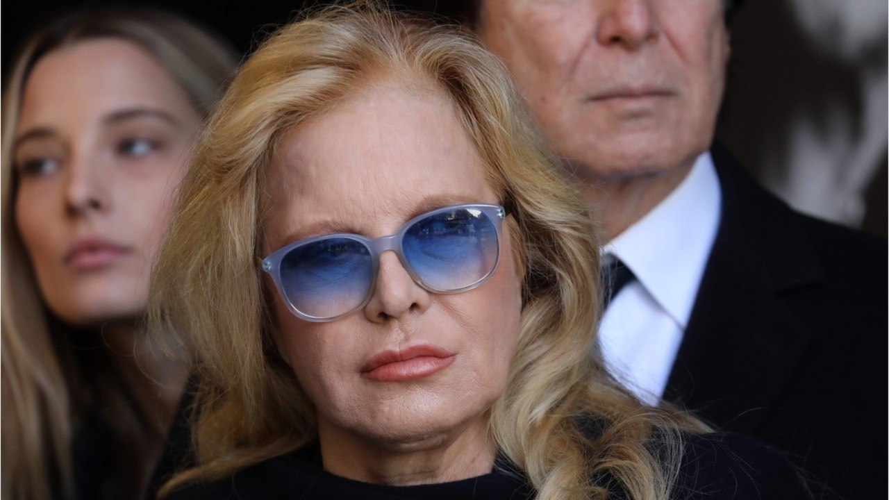 GALA VIDEO - Amour, rupture… Sylvie Vartan philosophe : « Qui n'a jamais eu envie de revoir la personne tant aimée ? "