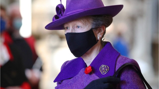 GALA VIDÉO - Princesse Anne : le deuil fini, les royales obligations reprennent en couleur !