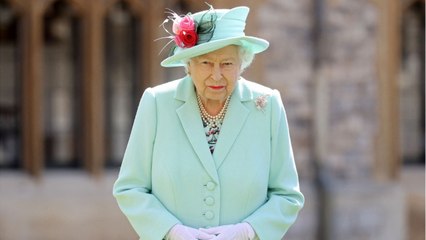GALA VIDÉO - PHOTO – Elizabeth II en maillot de bain à 14 ans : des images inédites dont elle est fière