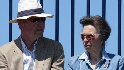 GALA VIDEO - Princesse Anne : lunettes et casquette sur la tête, la fille de la reine fait une apparition surprise.