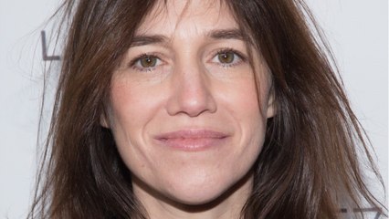 GALA VIDEO - PHOTO – Charlotte Gainsbourg bichonnée par son fils Ben Attal : un duo fusionnel.