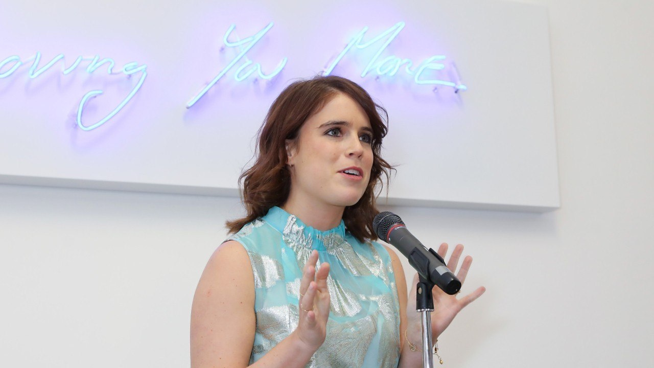 GALA VIDEO - PHOTO - La princesse Eugénie radieuse : clichés surprise de bébé pour la fête des pères