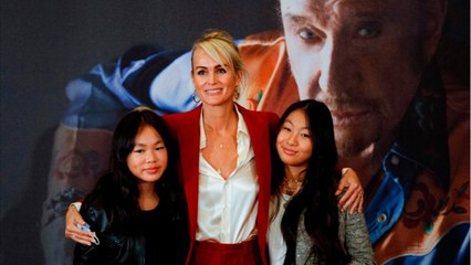 GALA VIDEO – Laeticia Hallyday à St Barth : tour d'hélicoptère incroyable avec Jalil et Joy