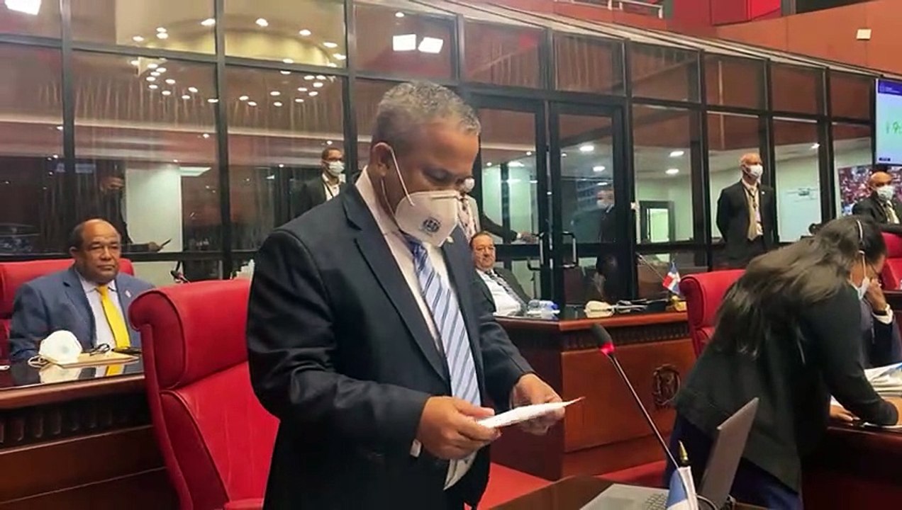 Acosta reintroduce proyecto elimina pago de reinscripción en colegios privados