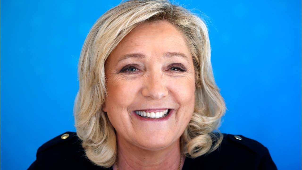 GALA VIDEO - "Contrairement à Sarko, elle s'en fout !" : Marine Le Pen hermétique aux critiques