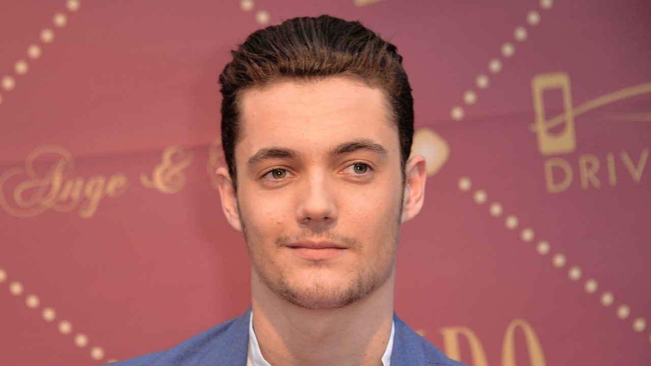 GALA VIDEO - Louis Sarkozy a 24 ans : que devient le plus jeune fils de Nicolas Sarkozy ?