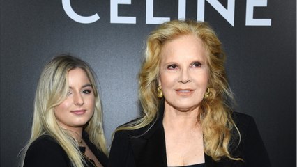 GALA VIDEO - PHOTO – Sylvie Vartan : sa fille Darina séduit les internautes avec son look estival