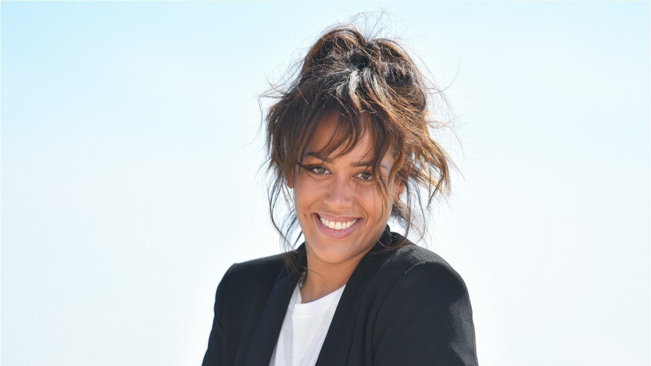 PHOTO – Amel Bent à la plage en famille avant une rentrée chargée