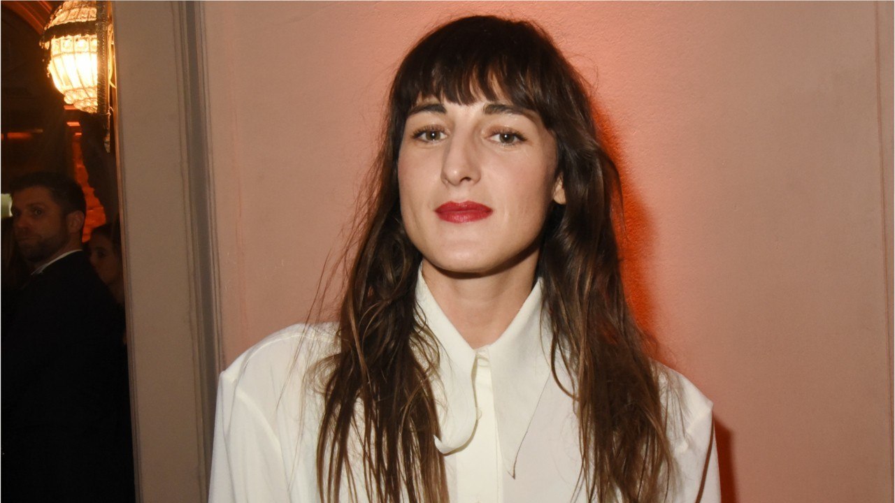 GALA VIDÉO - PHOTO – Juliette Armanet maman : elle dévoile enfin un cliché de son bébé