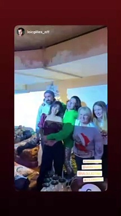 Valérie Damidot et sa fille Roxane, Sandra Sisley, Loic Gilles et Leslie Benaroch au Gypsi Motel pour le concours du pull le plus kitsch.