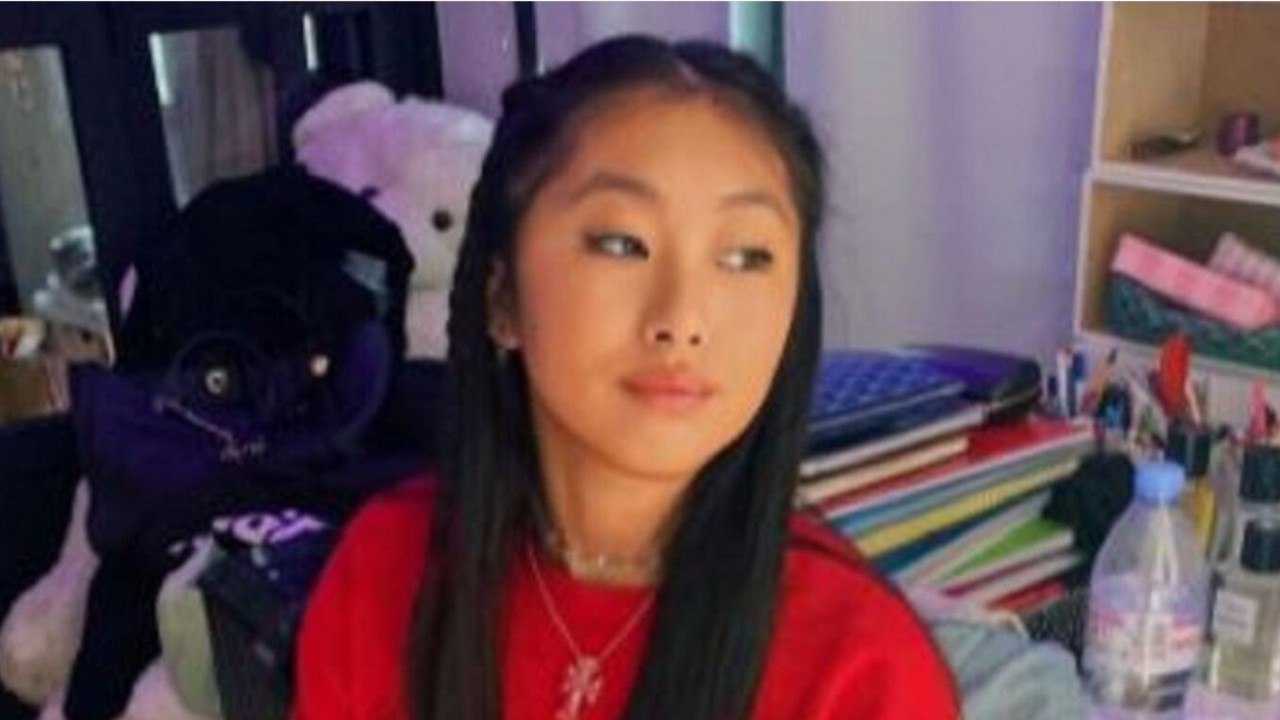 GALA VIDEO - Jade Hallyday, 16 ans et seule à Marnes-la-Coquette : Laeticia lui fait confiance.