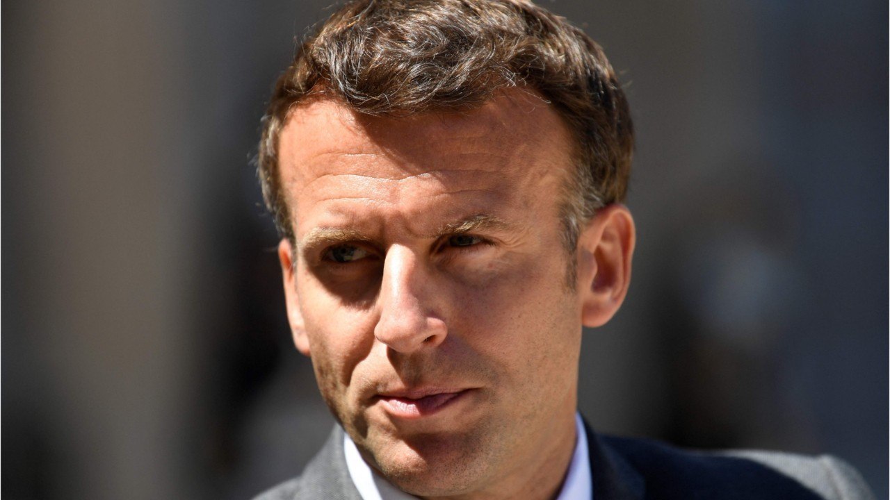 GALA VIDEO - Emmanuel Macron inquiet : ce scénario qui lui « donne des sueurs froides ".