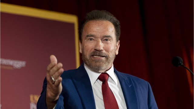 GALA VIDEO - Arnold Schwarzenegger agacé par les antivax : Allez vous faire foutre avec votre liberté