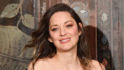 GALA VIDÉO - Marion Cotillard : la réaction surprenante de sa fille sur un tournage.
