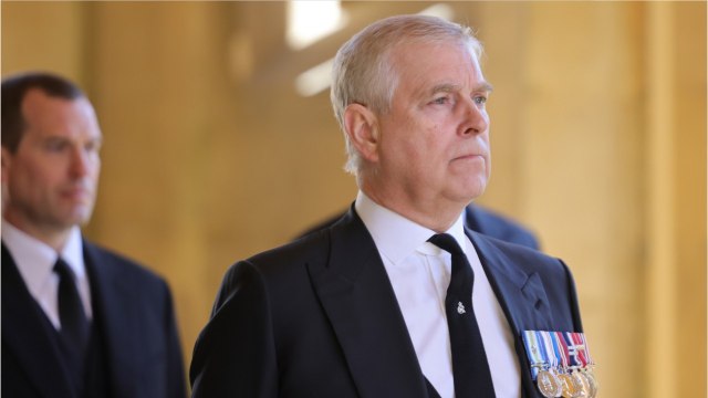 GALA VIDEO - Elizabeth II enfermée avec le prince Andrew et Sarah Ferguson à Balmoral : ça barde