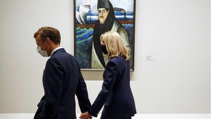 GALA VIDÉO - Emmanuel et Brigitte Macron cachottiers : ce petit plaisir de couple en marge de l'Elysée (1)