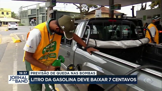 Previsão de queda nas bombas. Preço da gasolina deve baixar 7 centavos.