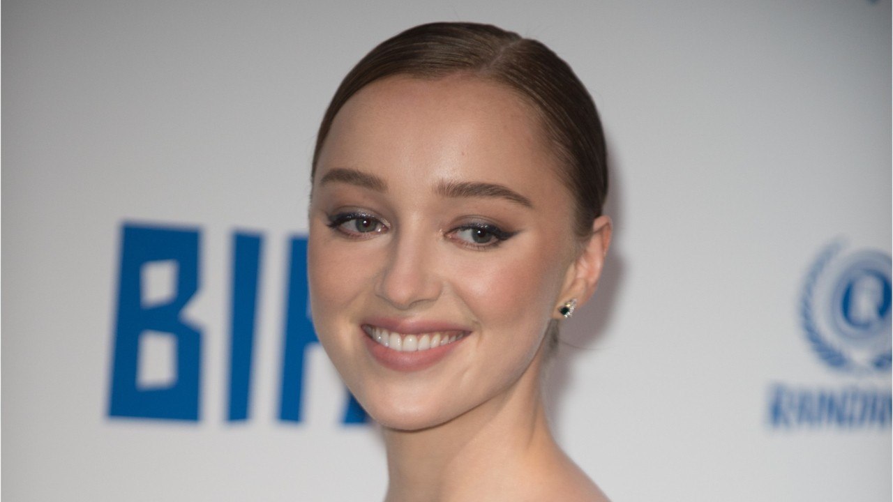 GALA VIDEO - Phoebe Dynevor (Bridgerton) en couple : les photos qui confirment sa love story