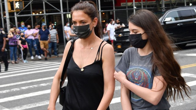 GALA VIDEO - Jennifer Lopez : son ex dans les bras de Katie Holmes ? Cette folle rumeur