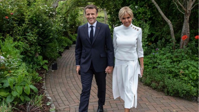 GALA VIDEO - Emmanuel et Brigitte Macron : ce nouveau rendez-vous avec le prince Charles et Camilla