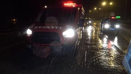 Denize düşen otomobilin sürücüsü yaralandı