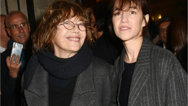 GALA VIDEO - Charlotte Gainsbourg et Jane Birkin : entre prises de tête et calinothérapie