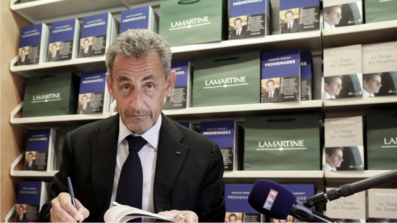 GALA VIDEO - « C'est assez malin " : comment Nicolas Sarkozy ménage la chèvre et le chou