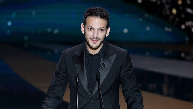 GALA VIDEO - Catherine Deneuve, Emmanuelle Béart et Catherine Frot « n'ont pas la grosse tête : cet acteur dithyrambique avec ses partenaires