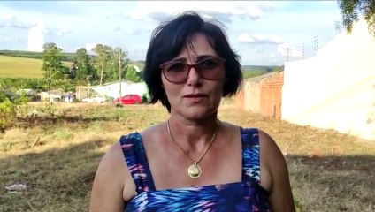 Moradores se reúnem para pagar limpeza de lote público