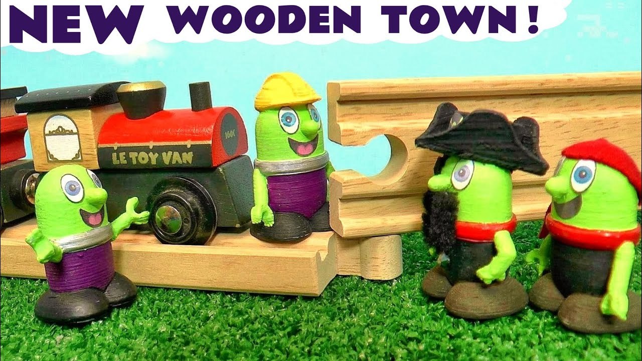 NEW Funlings Build The Le Toy Van Wooden Royal Express Stop Motion Toy ...