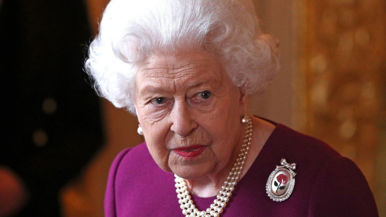 GALA VIDEO - Elizabeth II en colère : Harry a été « remis à sa place "