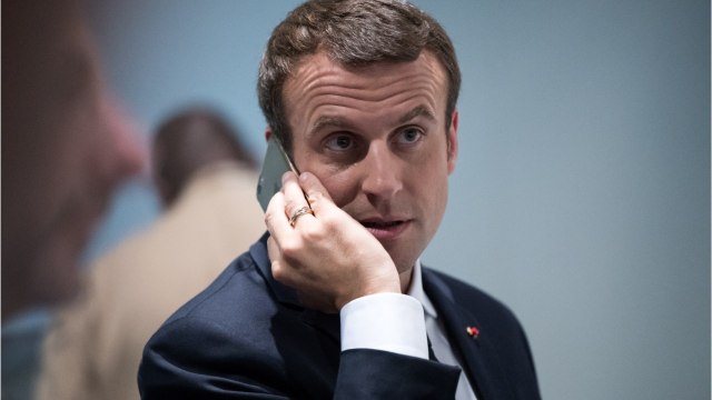 GALA VIDÉO - Emmanuel Macron « a besoin de se lâcher : cette manie qui ne le quitte pas