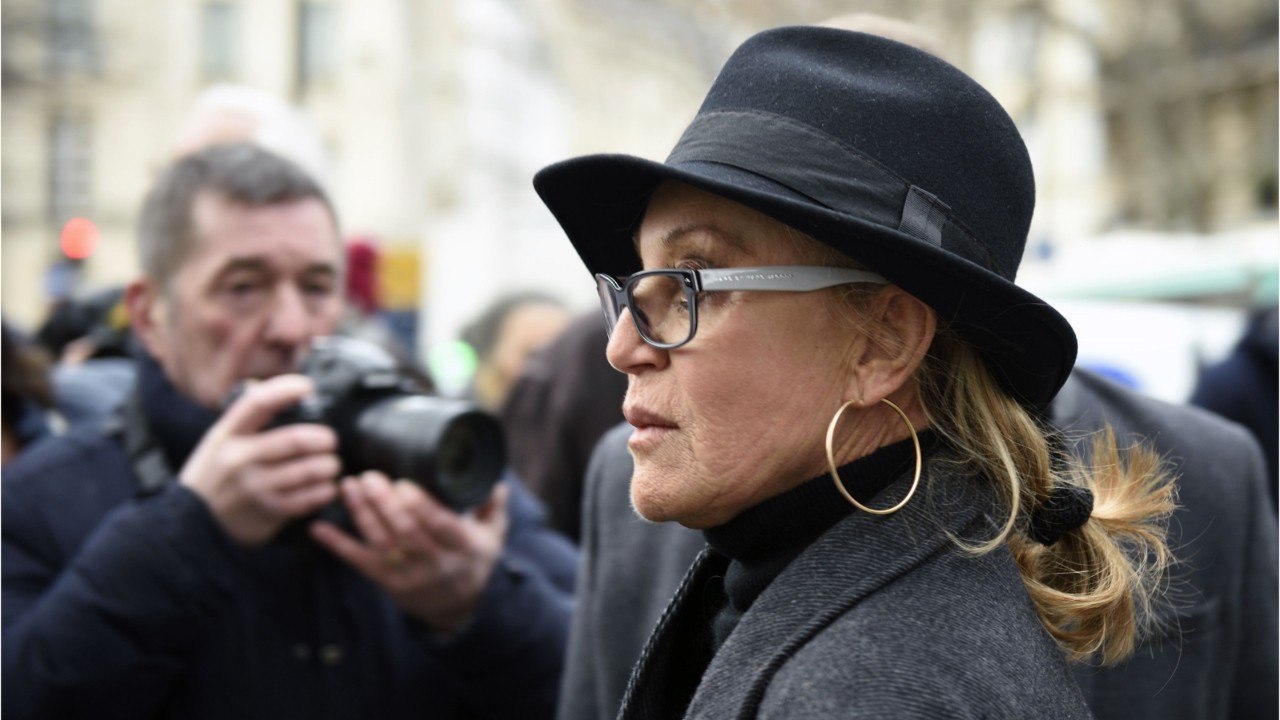 GALA VIDÉO - Sheila grand-mère : pourquoi elle refuse de parler de sa petite-fille Tara-Rose