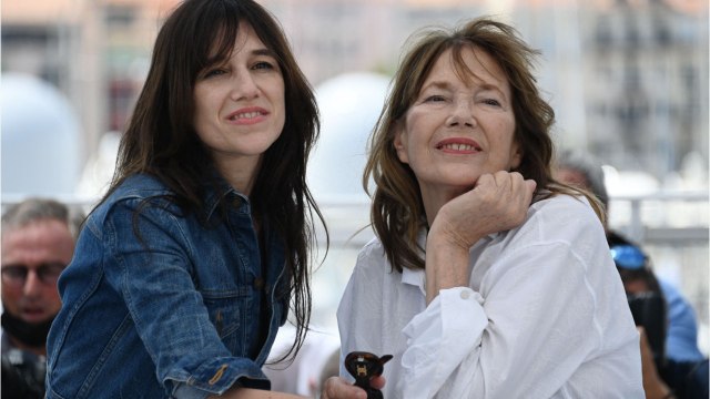 GALA VIDEO - Je me suis affolée : pourquoi Jane Birkin a eu si peur de collaborer avec sa fille Charlotte Gainsbourg