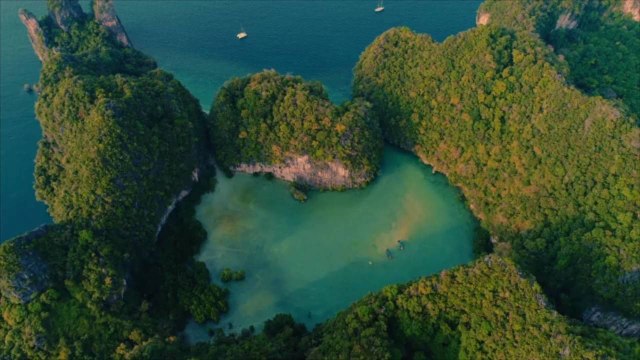 These 7 Cruises Make It Easy to Explore Hawaii on Your Next Vacation