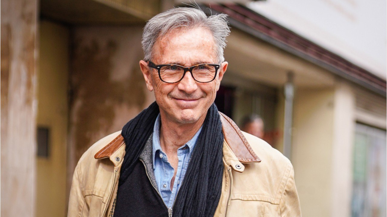 GALA VIDEO - Thierry Lhermitte « pas un papy gâteau " : ses confidences sur ses petits-enfants