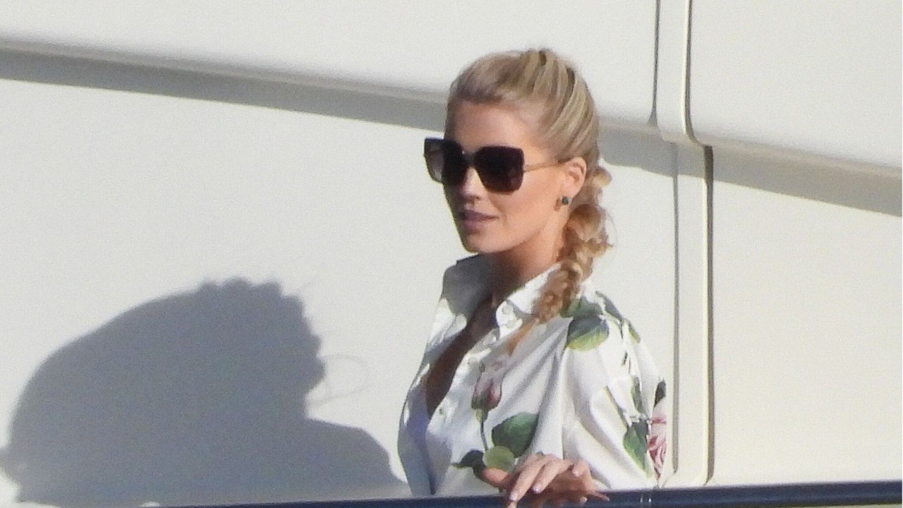 GALA VIDEO - PHOTO – Kitty Spencer : famille, piscine et farniente pour la nièce de Lady Diana.