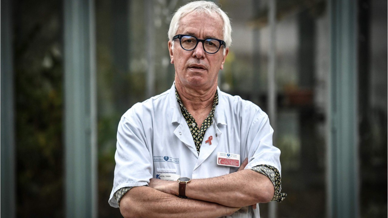 GALA VIDEO - « Pas à l'abri d'une 4e vague " : le Pr Gilles Pialoux veut rester prudent.