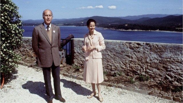 GALA VIDEO - Anne-Aymone Giscard d'Estaing « trempée comme une soupe : cette mésaventure à Brégançon