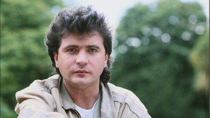 GALA VIDEO - Joana Balavoine a grandi dans l’ombre de son père : « Bizarre d’arriver après sa mort ".