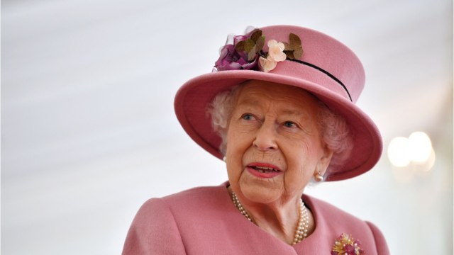 GALA VIDEO - Elizabeth II : William, Harry et Kate Middleton jamais loin de son cœur