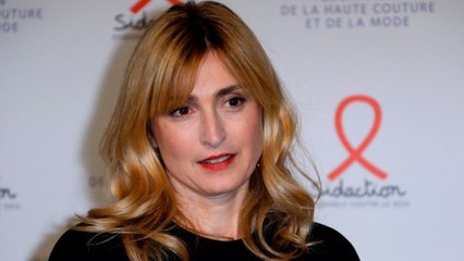 GALA VIDEO - « Une mère parfaite " : pourquoi la série de Julie Gayet n'a toujours pas été diffusée