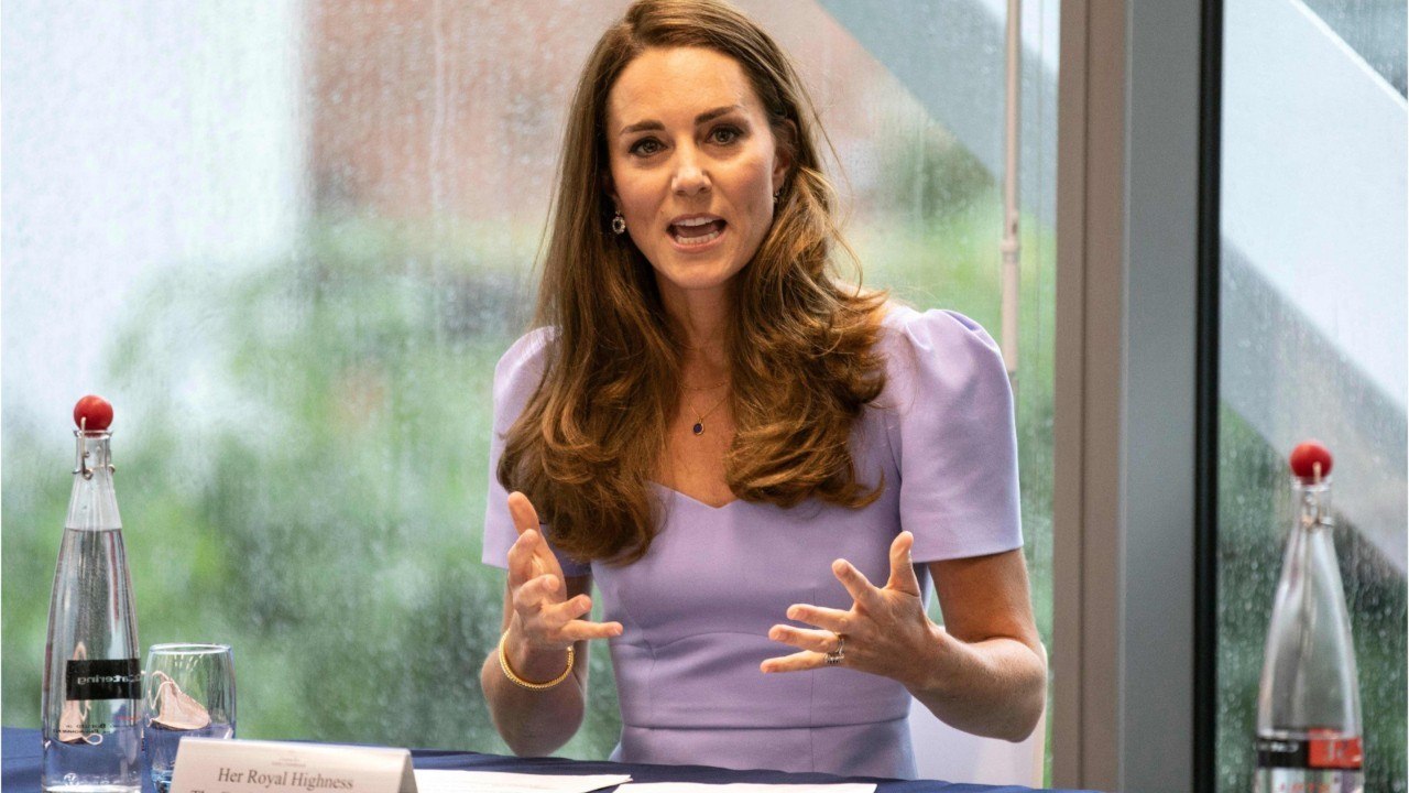 GALA VIDEO - Kate Middleton cas contact : la duchesse placée à l'isolement