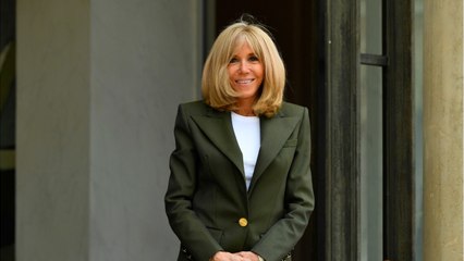 GALA VIDEO – Brigitte Macron dit au revoir à ses élèves avec panache