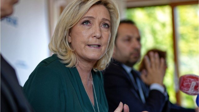 GALA VIDEO - Marine Le Pen : Karine Le Marchand reste son intervieweuse préférée