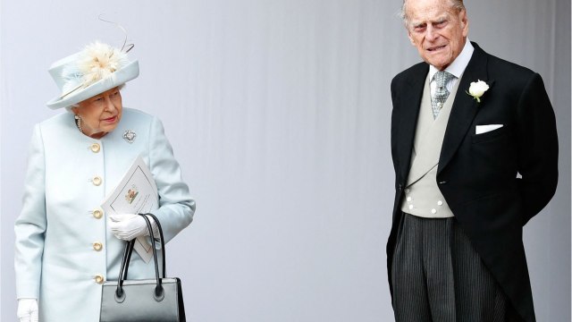 GALA VIDEO - Obsèques du prince Philip : Elizabeth II sauve Harry d'une humiliation