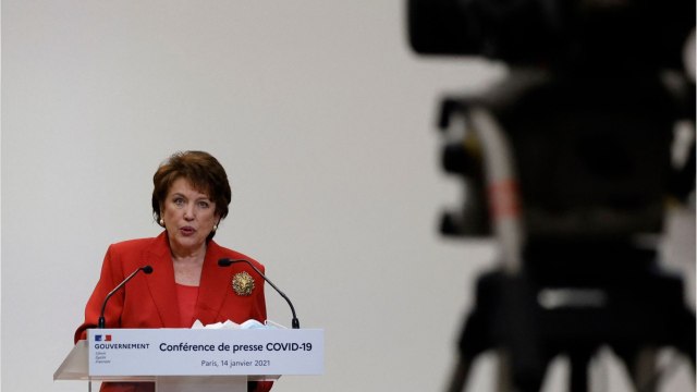 GALA VIDEO - Roselyne Bachelot en forme : première apparition depuis son hospitalisation
