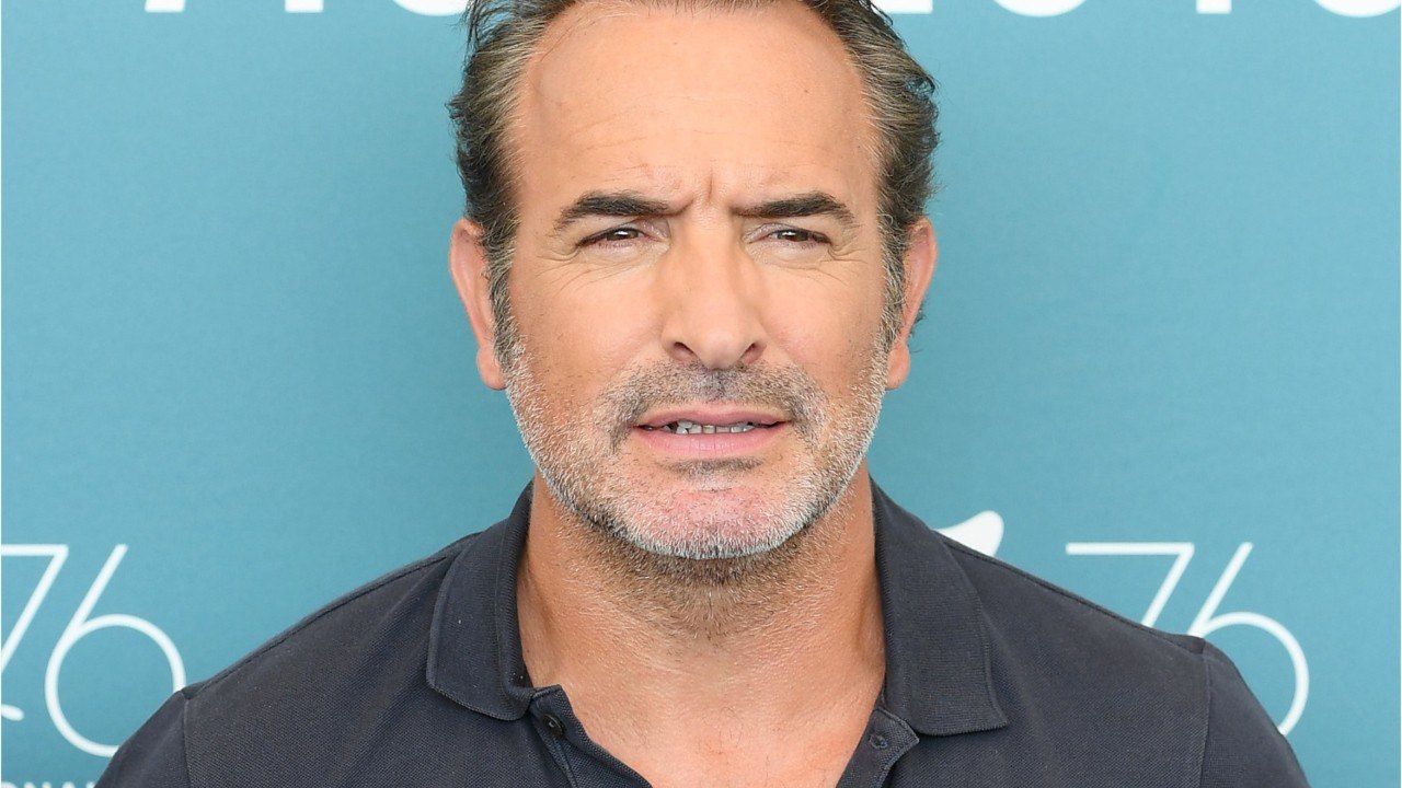 GALA VIDEO - « Un enfer " : Jean Dujardin se lâche sur la série « Un gars, une fille "